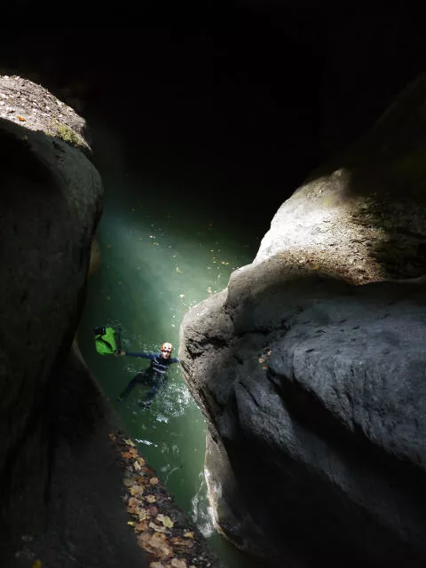 Nage dans les entrailles de la terre