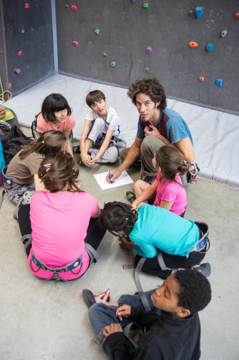 Escalade en salle avec les enfants