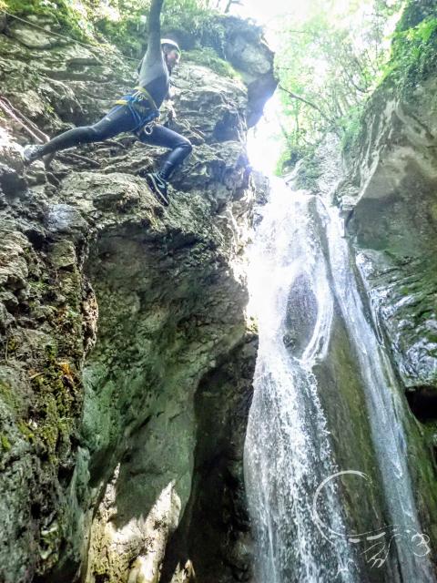 Saut au canyon du Versoud