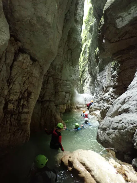 Encaissé mais lumineux