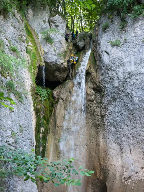 Cascade d'entrée dans le canyon