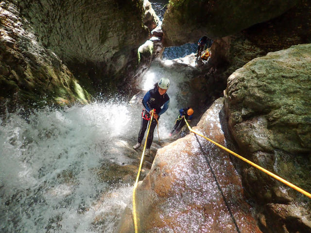 Rappel d'entrée dans le canyon du Furon